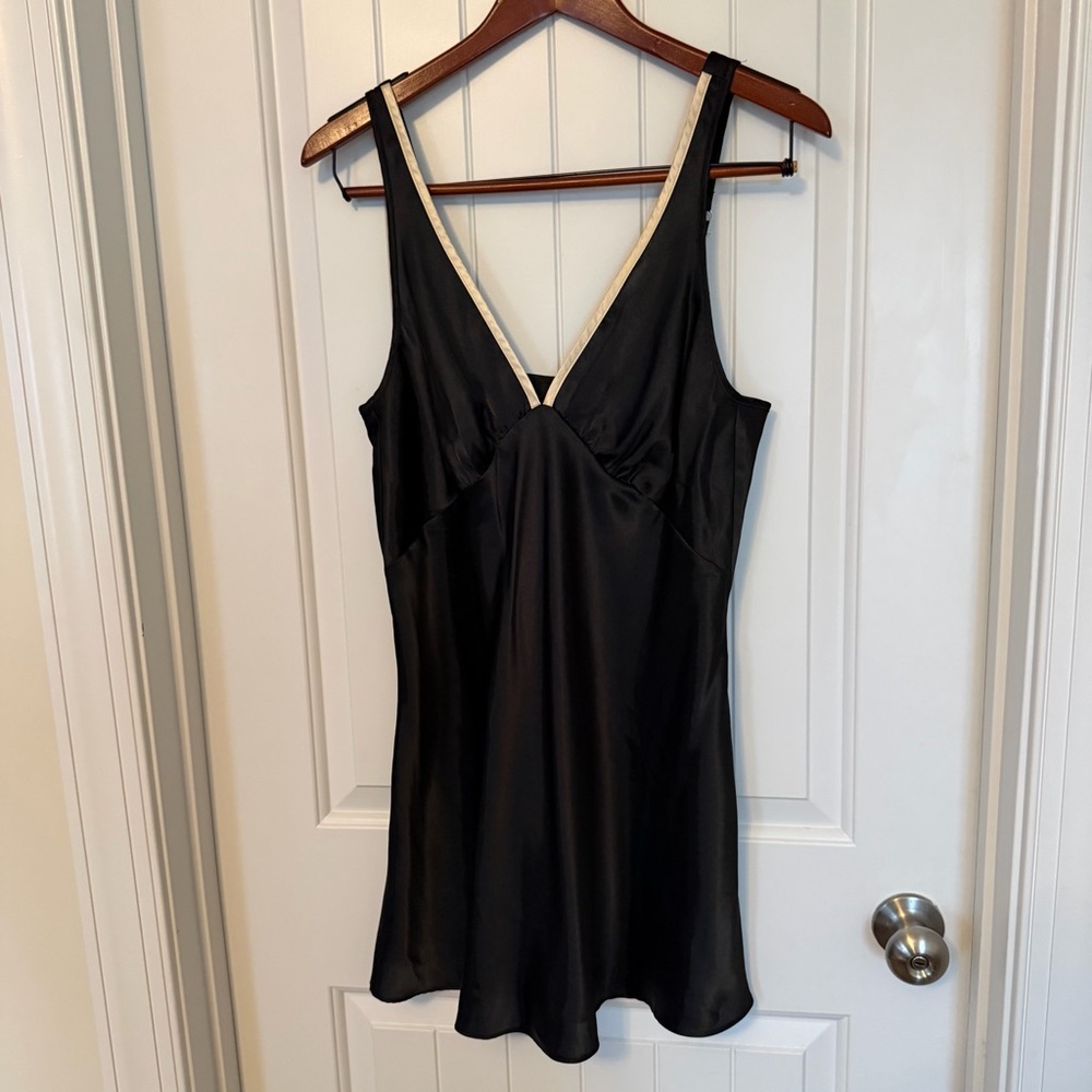 Jones New York Elegant Black with Gold Trim Satin Nightgown size large